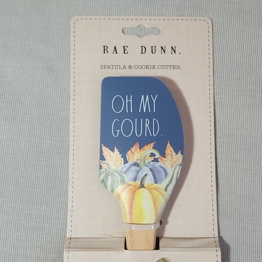 RAE DUNN SPATULA & COOKIE CUTTER 